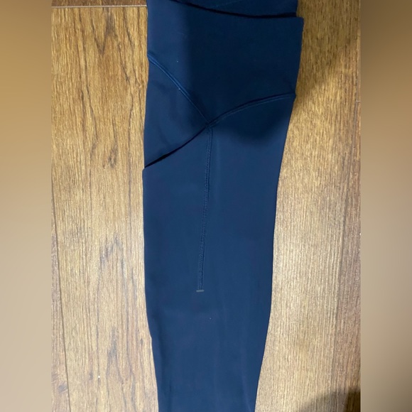 True Navy Lululemon leggings size 4 - Picture 2 of 3